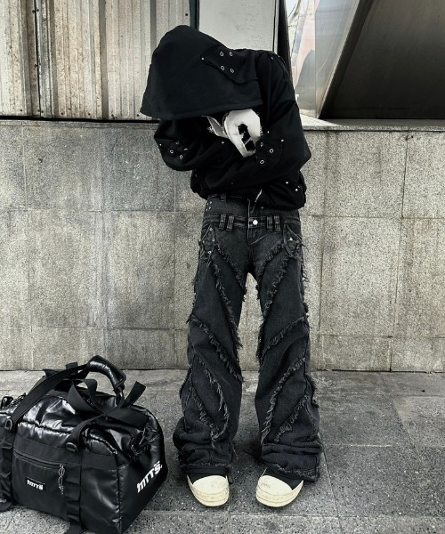 COZY WORLDWIDE（コージーワールドワイド）の「【Cozy world Wide】00 KNIGHT CLUB HOODZIP / 【コージーワールドワイド】ナンバープリントリベットジップパーカー（パーカー・メンズ・ブラック・M/L）」の2枚目の写真