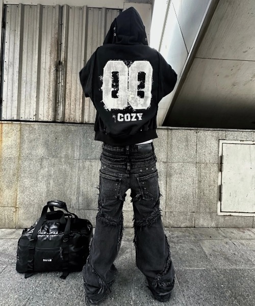 COZY WORLDWIDE（コージーワールドワイド）の「【Cozy world Wide】00 KNIGHT CLUB HOODZIP / 【コージーワールドワイド】ナンバープリントリベットジップパーカー（パーカー・メンズ・ブラック・M/L）」の5枚目の写真