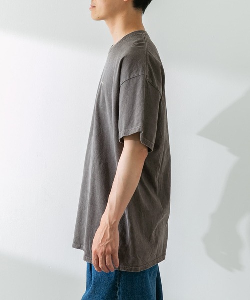 PENNEYS(ぺニーズ)の「『別注』PENNEYS×Sonny Label ピグメントショートスリーブTシャツ(Tシャツ/カットソー・メンズ・オフホワイト/ブラック/ブラウン/ブルー/ネイビー/レッド・ONE)」の11枚目の写真