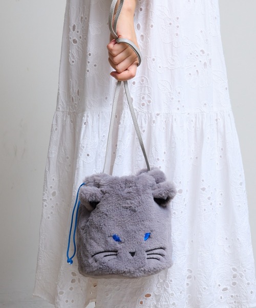 COMMON WARE(コモンウェアー)の「EM : 猫 秋冬 ファー|ハルキャット巾着ショルダー(ショルダーバッグ・レディース・アイボリー/ブラック/グレー/キャメル・FREE)」の4枚目の写真
