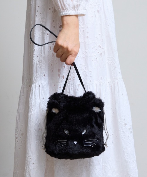 COMMON WARE(コモンウェアー)の「EM : 猫 秋冬 ファー|ハルキャット巾着ショルダー(ショルダーバッグ・レディース・アイボリー/ブラック/グレー/キャメル・FREE)」の3枚目の写真
