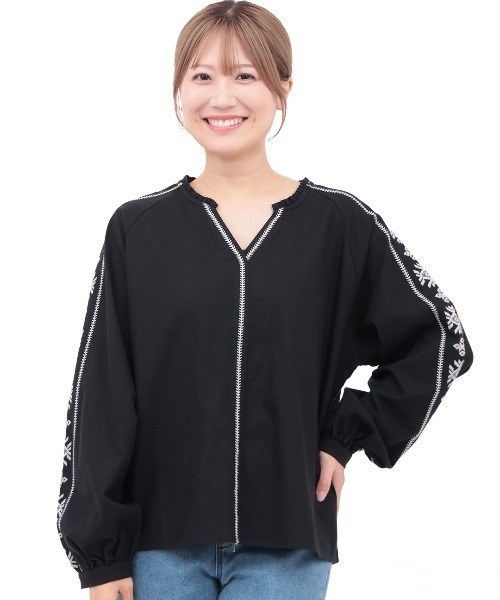 チチカカ(チチカカ)の「キカ刺繍スキッパーブラウス(シャツ/ブラウス・レディース・オレンジ/ブラック/ホワイト・FREE)」の9枚目の写真