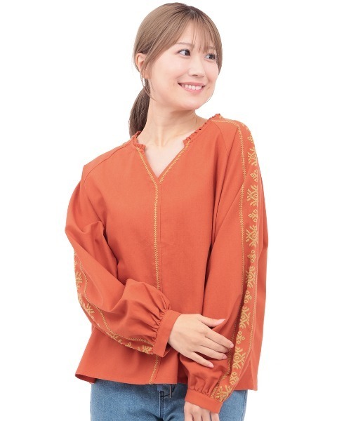 チチカカ(チチカカ)の「キカ刺繍スキッパーブラウス(シャツ/ブラウス・レディース・オレンジ/ブラック/ホワイト・FREE)」の10枚目の写真