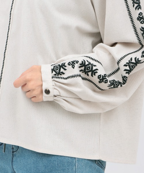 チチカカ(チチカカ)の「キカ刺繍スキッパーブラウス(シャツ/ブラウス・レディース・オレンジ/ブラック/ホワイト・FREE)」の14枚目の写真