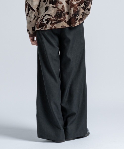 CASPER JOHN（キャスパージョン）の「Double knee flare slacks / ダブルニーフレアスラックス（スラックス・メンズ・ブラック系その他/ブラック・LARGE/MEDIUM/SMALL/X-SMALL）」の6枚目の写真