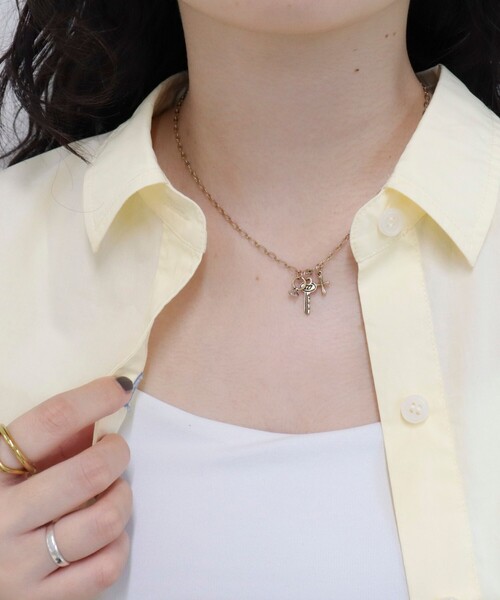 fredy emue（フレディエミュ）の「3モチーフプチネックレス（ネックレス・レディース・シルバー/ゴールド・FREE）」の2枚目の写真