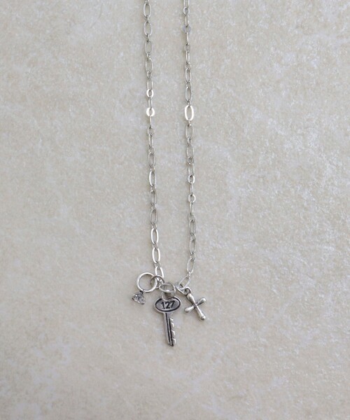 fredy emue（フレディエミュ）の「3モチーフプチネックレス（ネックレス・レディース・シルバー/ゴールド・FREE）」の10枚目の写真