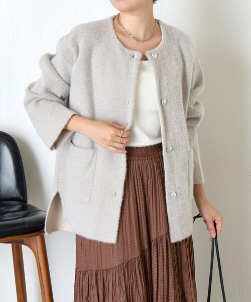 Jena espace merveilleux(ジェナ エスパスメルヴェイユ)の「Wフェイスシャギージャケット(ノーカラージャケット・レディース・ライトグレー/キャメル/パープル・FREE)」の2枚目の写真