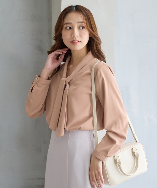 Honeys（ハニーズ）の「【WEB限定／褒められ】パールリング付きボウタイブラウス（シャツ/ブラウス・レディース・ピンク/グレイッシュブルー/グレイッシュベージュ/ブラック/アイボリー・LL/3L/S/M/L）」の19枚目の写真