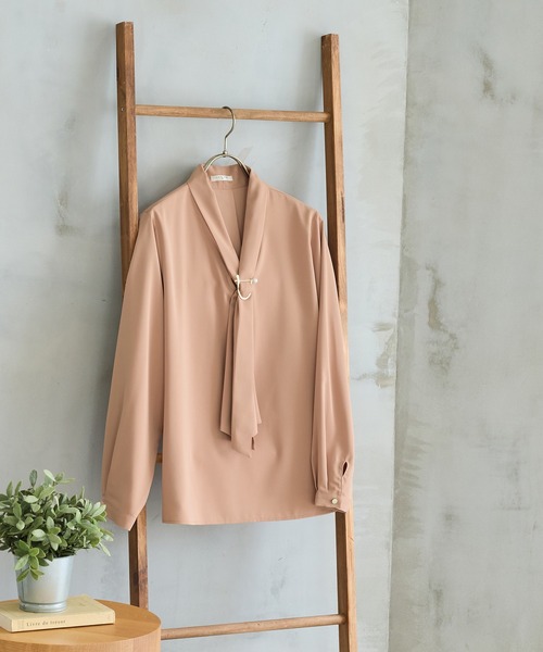 Honeys（ハニーズ）の「【WEB限定／褒められ】パールリング付きボウタイブラウス（シャツ/ブラウス・レディース・ピンク/グレイッシュブルー/グレイッシュベージュ/ブラック/アイボリー・LL/3L/S/M/L）」の20枚目の写真