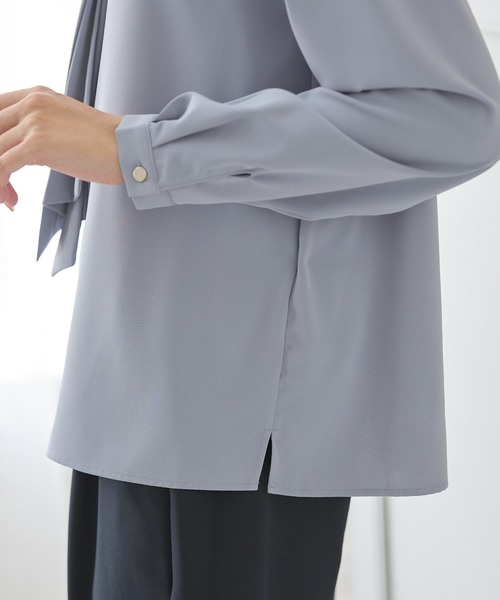 Honeys（ハニーズ）の「【WEB限定／褒められ】パールリング付きボウタイブラウス（シャツ/ブラウス・レディース・ピンク/グレイッシュブルー/グレイッシュベージュ/ブラック/アイボリー・LL/3L/S/M/L）」の11枚目の写真