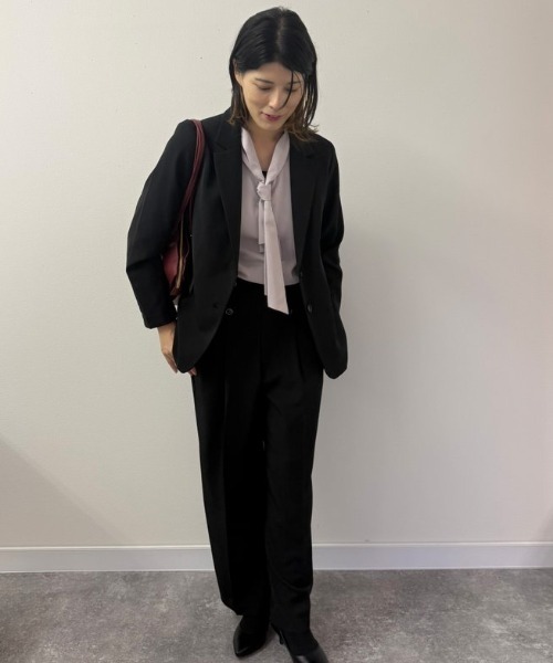 Honeys（ハニーズ）の「【WEB限定／褒められ】パールリング付きボウタイブラウス（シャツ/ブラウス・レディース・ピンク/グレイッシュブルー/グレイッシュベージュ/ブラック/アイボリー・LL/3L/S/M/L）」の7枚目の写真