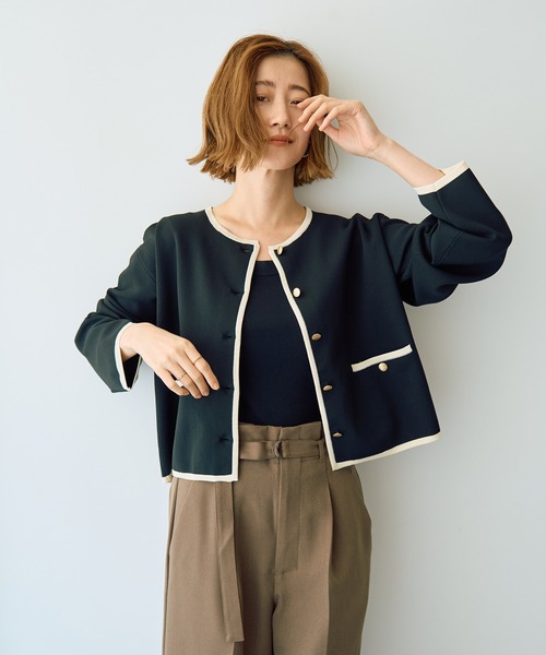 YECCA VECCA（イェッカヴェッカ）の「金釦トリミングジャケットライクカーディガン（カーディガン/ボレロ・レディース・ブラック/アイボリー/ダークベージュ・FREE）」の3枚目の写真