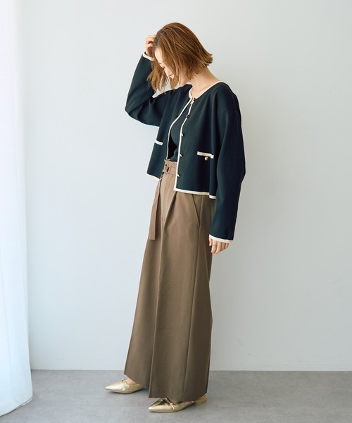 YECCA VECCA（イェッカヴェッカ）の「金釦トリミングジャケットライクカーディガン（カーディガン/ボレロ・レディース・ブラック/アイボリー/ダークベージュ・FREE）」の8枚目の写真