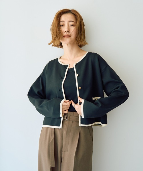 YECCA VECCA（イェッカヴェッカ）の「金釦トリミングジャケットライクカーディガン（カーディガン/ボレロ・レディース・ブラック/アイボリー/ダークベージュ・FREE）」の5枚目の写真