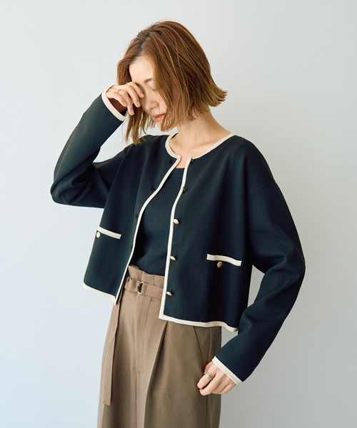 YECCA VECCA（イェッカヴェッカ）の「金釦トリミングジャケットライクカーディガン（カーディガン/ボレロ・レディース・ブラック/アイボリー/ダークベージュ・FREE）」の6枚目の写真
