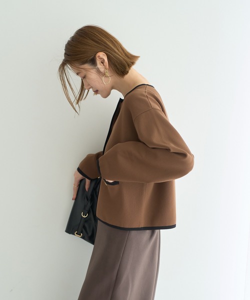 YECCA VECCA（イェッカヴェッカ）の「金釦トリミングジャケットライクカーディガン（カーディガン/ボレロ・レディース・ブラック/アイボリー/ダークベージュ・FREE）」の13枚目の写真