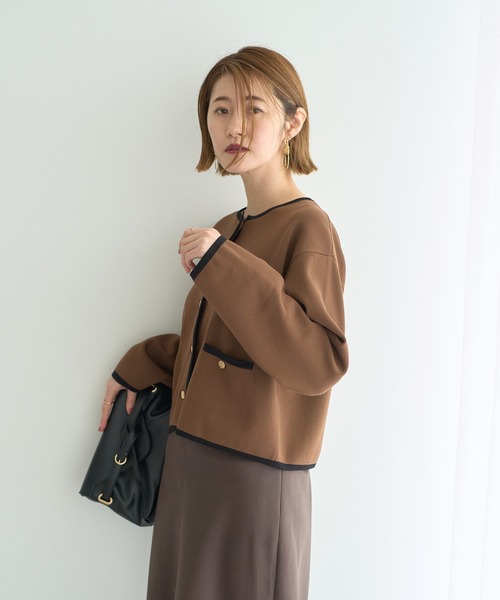 YECCA VECCA（イェッカヴェッカ）の「金釦トリミングジャケットライクカーディガン（カーディガン/ボレロ・レディース・ブラック/アイボリー/ダークベージュ・FREE）」の12枚目の写真