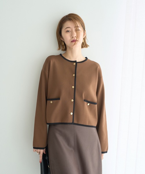 YECCA VECCA（イェッカヴェッカ）の「金釦トリミングジャケットライクカーディガン（カーディガン/ボレロ・レディース・ブラック/アイボリー/ダークベージュ・FREE）」の11枚目の写真
