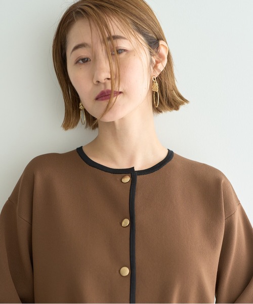 YECCA VECCA（イェッカヴェッカ）の「金釦トリミングジャケットライクカーディガン（カーディガン/ボレロ・レディース・ブラック/アイボリー/ダークベージュ・FREE）」の15枚目の写真