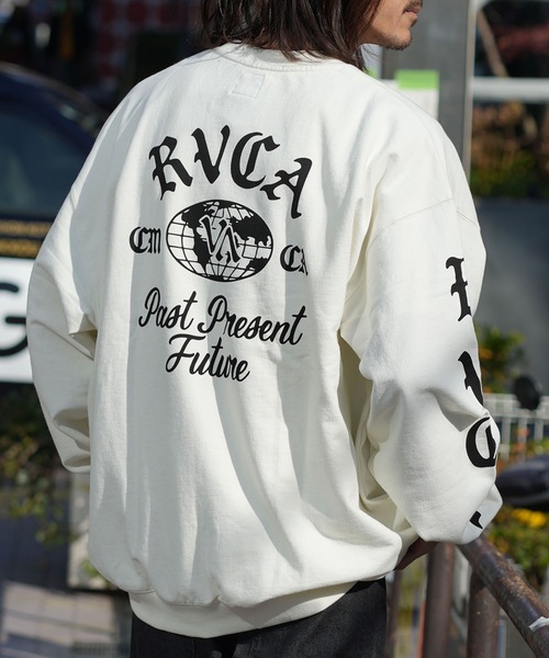 RVCA（ルーカ）の「RVCA メンズ VA WORLD WIDE CR トレーナー 【2025年秋冬モデル】/ルーカ袖・バックプリントスウェットトレーナー( SET UP/セットアップ対応)（スウェット・メンズ・オフホワイト/ブラック/ベージュ/ブラック系その他・SMALL/MEDIUM/LARGE/X-LARGE）」の2枚目の写真