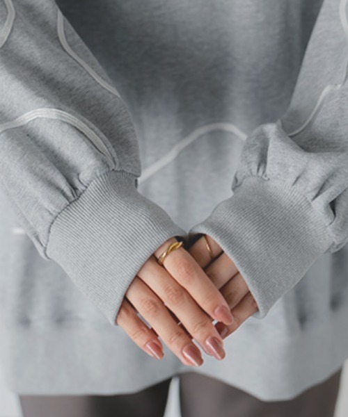 HUG.U(ハグユー)の「パフスリーブ刺繍ロンT(スウェット・レディース・ライトグレー/ブラック・FREE)」の14枚目の写真