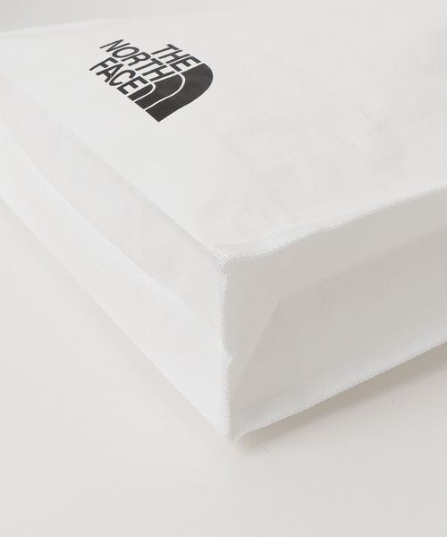 THE NORTH FACE（ザノースフェイス）の「THE NORTH FACE / SHOPPER BAG-S /（エコバッグ/サブバッグ・メンズ・ホワイト・SMALL）」の3枚目の写真