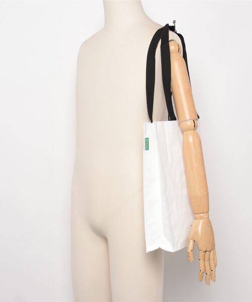 THE NORTH FACE（ザノースフェイス）の「THE NORTH FACE / SHOPPER BAG-S /（エコバッグ/サブバッグ・メンズ・ホワイト・SMALL）」の5枚目の写真