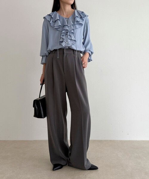 fredy emue(フレディエミュ)の「ボリュームフリル前開きブラウス(シャツ/ブラウス・レディース・アイボリー/グレイッシュブルー/チャコールグレー・38)」の19枚目の写真