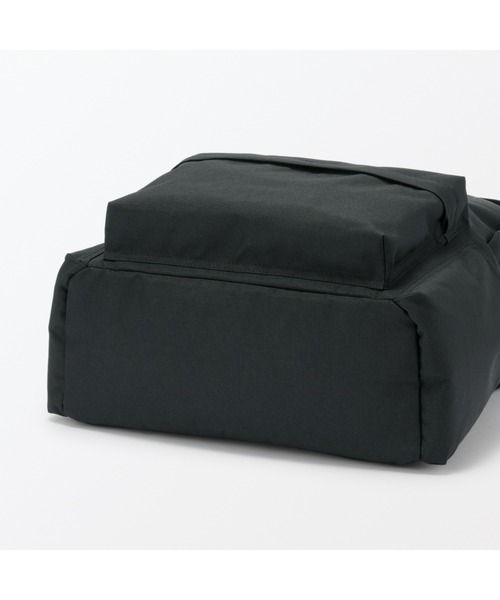 無印良品(ムジルシリョウヒン)の「肩の負担を軽くする 撥水リュックサック(バックパック/リュック・レディース・ラベンダー/ダークブラウン系/ブラック/チャコールグレー/ライトベージュ・FREE)」の8枚目の写真