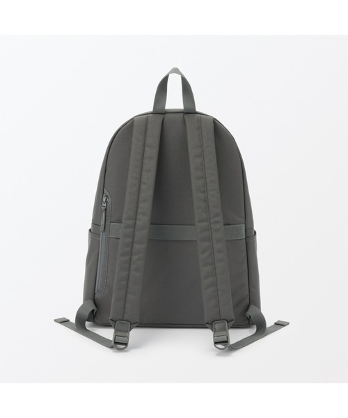 無印良品(ムジルシリョウヒン)の「肩の負担を軽くする 撥水リュックサック(バックパック/リュック・レディース・ラベンダー/ダークブラウン系/ブラック/チャコールグレー/ライトベージュ・FREE)」の19枚目の写真