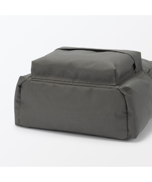 無印良品(ムジルシリョウヒン)の「肩の負担を軽くする 撥水リュックサック(バックパック/リュック・レディース・ラベンダー/ダークブラウン系/ブラック/チャコールグレー/ライトベージュ・FREE)」の21枚目の写真