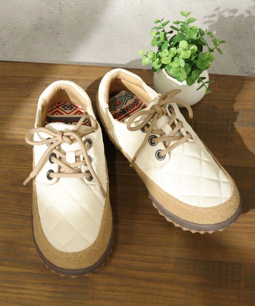 TOKYO CAMPGO(トーキョーキャンプゴー)の「TOKYO CAMPGO 防水 防滑 防寒 ダイヤキルティング 3ホール ローカット レースアップ スニーカー(スニーカー・レディース・アイボリー/ブラック/カーキ・23cm/25cm/24.5cm/24cm/23.5cm)」の2枚目の写真