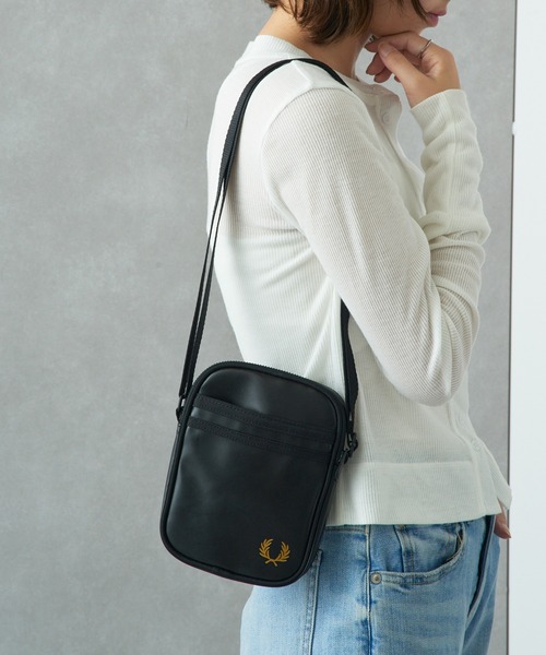 FRED PERRY（フレッドペリー）の「【FRED PERRY】TONAL CLASSIC SMALL SIDE BAG L2166（ショルダーバッグ・メンズ・ブラック・FREE）」の2枚目の写真
