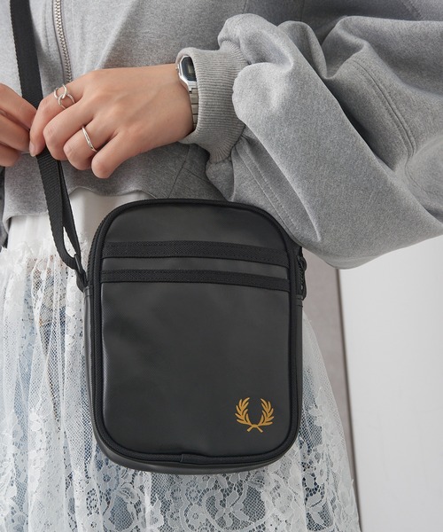 FRED PERRY(フレッドペリー)の「【FRED PERRY】TONAL CLASSIC SMALL SIDE BAG L2166(ショルダーバッグ・メンズ・ブラック・FREE)」の6枚目の写真
