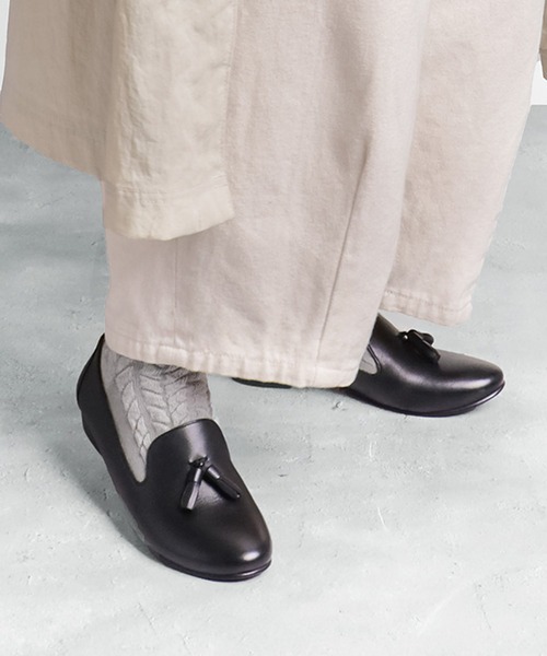 R.(REGAL FOOT COMMUNITY)(アールドット)の「アールドット S14C タッセルフラットシューズ(スリッポン・レディース・ブラック・24.5/23/24/22.5/23.5)」の1枚目の写真