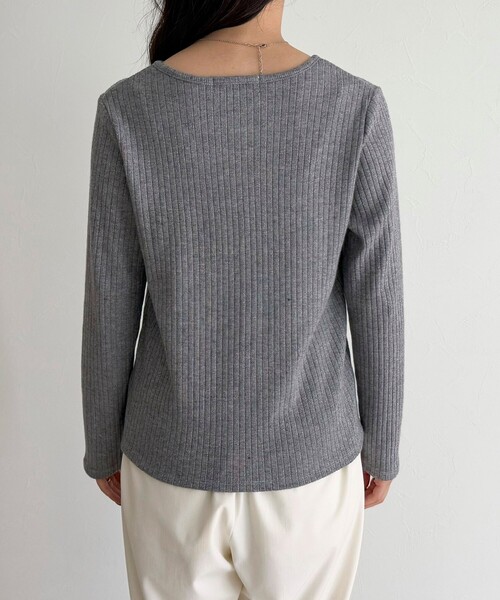 fredy emue（フレディエミュ）の「ハート刺繍ヘンリーリブプルオーバー（Tシャツ/カットソー・レディース・オフホワイト/グレー/ブラック/ベージュ・38）」の15枚目の写真