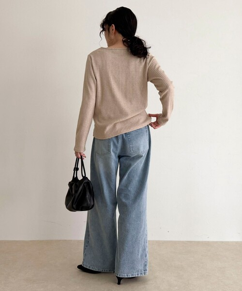 fredy emue（フレディエミュ）の「ハート刺繍ヘンリーリブプルオーバー（Tシャツ/カットソー・レディース・オフホワイト/グレー/ブラック/ベージュ・38）」の11枚目の写真