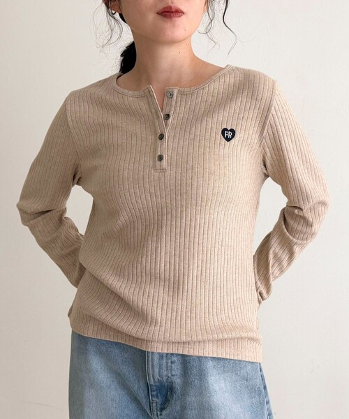 fredy emue（フレディエミュ）の「ハート刺繍ヘンリーリブプルオーバー（Tシャツ/カットソー・レディース・オフホワイト/グレー/ブラック/ベージュ・38）」の10枚目の写真