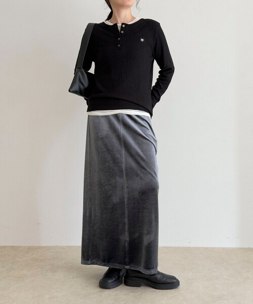 fredy emue（フレディエミュ）の「ハート刺繍ヘンリーリブプルオーバー（Tシャツ/カットソー・レディース・オフホワイト/グレー/ブラック/ベージュ・38）」の6枚目の写真