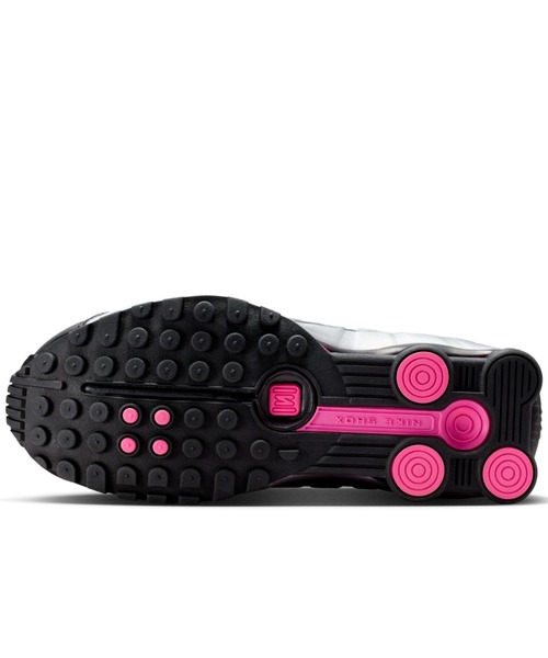 NIKE(ナイキ)の「NIKE Shox R4(ナイキ ウィメンズ ショックス R4)(スニーカー・レディース・ブラック系・23cm/23.5cm/24cm/24.5cm/25cm)」の7枚目の写真