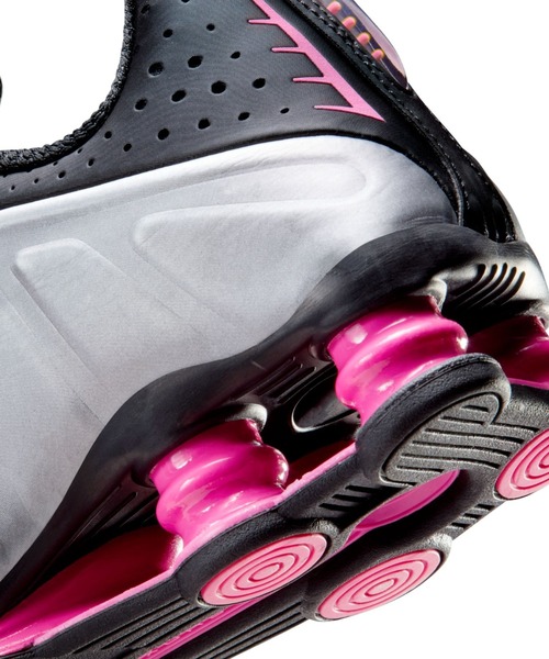 NIKE(ナイキ)の「NIKE Shox R4(ナイキ ウィメンズ ショックス R4)(スニーカー・レディース・ブラック系・23cm/23.5cm/24cm/24.5cm/25cm)」の11枚目の写真