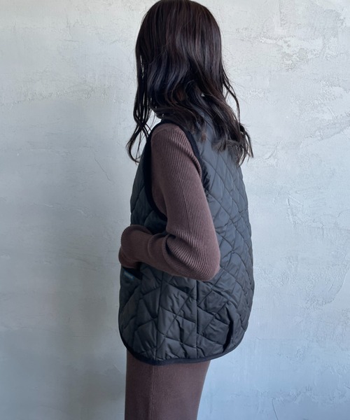 LAVENHAM（ラベンハム）の「[LAVENHAM/ラベンハム] COCOON THORNHAM WOMENS コクーン ソーンハム キルティングベスト（ベスト・レディース・ブラック/カーキ・8/10）」の10枚目の写真