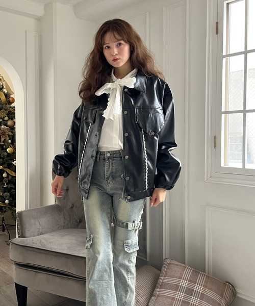 MORE self LOVE(モアセルフラブ)の「サイドベルトカーゴフレアデニム(デニムパンツ・レディース・ブルー・FREE)」の21枚目の写真