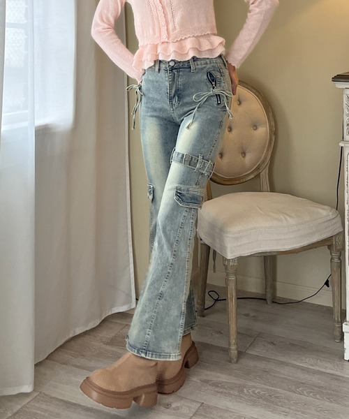 MORE self LOVE(モアセルフラブ)の「サイドベルトカーゴフレアデニム(デニムパンツ・レディース・ブルー・FREE)」の5枚目の写真