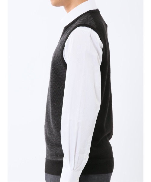 TAKA-Q（タカキュー）の「【ウォッシャブル ウール混】タカキュー ヘリンボン柄 プルオーバーベスト（ベスト・メンズ・グレー系その他2/ネイビー・MEDIUM/X-LARGE/LARGE）」の10枚目の写真