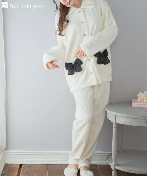 fran de lingerie（フランデランジェリー）の「もこもこ パジャマ ルームウェア レディース 冬 あったか モコモコ リボン 着る毛布「メモリーフリース」（ルームウェア/パジャマ・レディース・ホワイト系その他/ダークグレー/ピンク系その他2・M-L）」の2枚目の写真