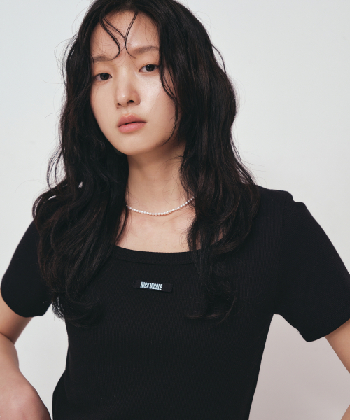 NICK&NICOLE（ニックアンドニコール）の「LABEL SLIM HALF TOP_BLACK（Tシャツ/カットソー・レディース・その他・FREE）」の2枚目の写真