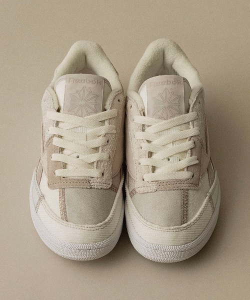 Reebok(リーボック)の「クラブシー リベンジ ヴィンテージ / CLUB C REVENGE VINTAGE(スニーカー・メンズ・カーキブラウン/アイボリー・22.5cm/23.0cm/24.5cm/25.0cm/25.5cm/26.0cm/26.5cm/27.0cm/27.5cm/28.0cm/28.5cm/30.0cm/23.5cm/24.0cm/29.0cm)」の2枚目の写真
