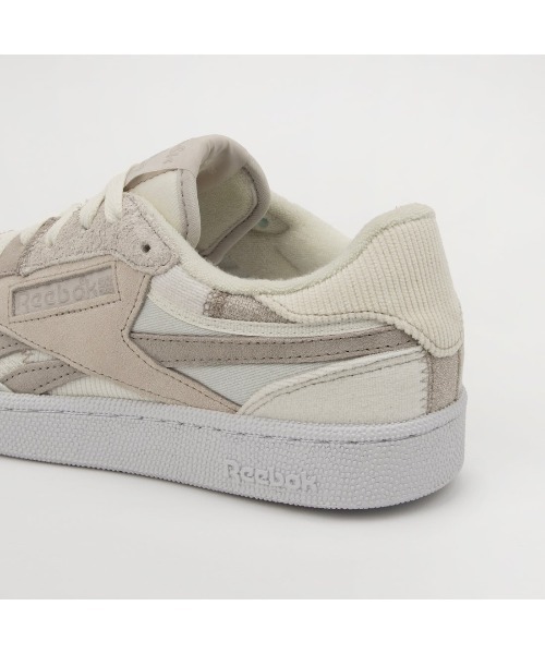 Reebok(リーボック)の「クラブシー リベンジ ヴィンテージ / CLUB C REVENGE VINTAGE(スニーカー・メンズ・カーキブラウン/アイボリー・22.5cm/23.0cm/24.5cm/25.0cm/25.5cm/26.0cm/26.5cm/27.0cm/27.5cm/28.0cm/28.5cm/30.0cm/23.5cm/24.0cm/29.0cm)」の18枚目の写真